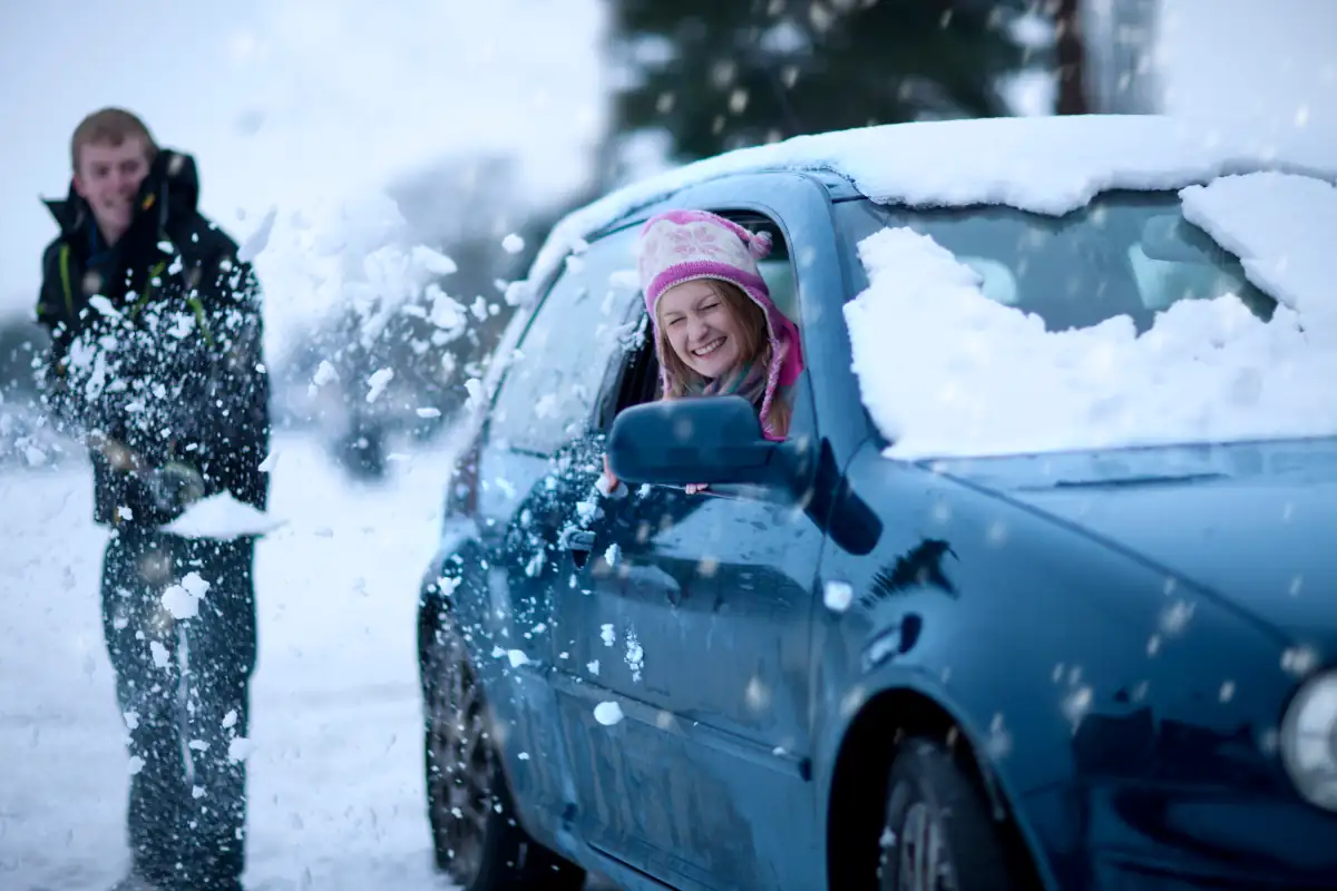man-throwing-snow-at-his-girlfriend